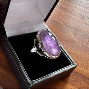 STRIKING Amethyst Ring